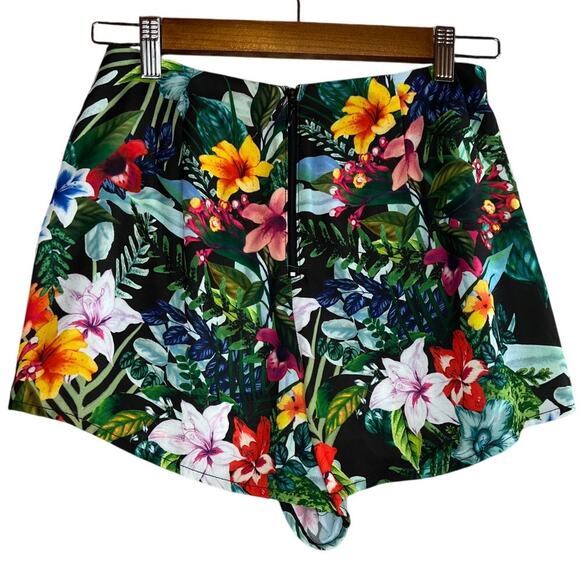 SHOW ME YOUR MUMU Swayer Short High Rise in Tropical Print Size Medium - Picture 3 of 8